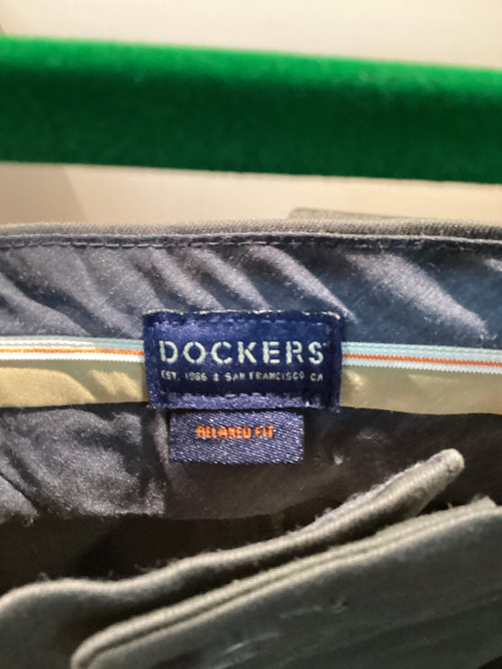 NWT men’s jeans baggy black Dockers 34x34